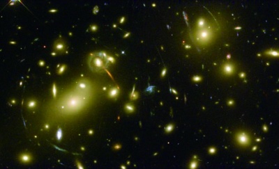 哈勃空间望远镜对星系团A2218的深度曝光.jpg