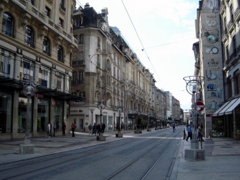 日内瓦主要街道金十字街（Rue de la Croix-d'Or）和les Rues Basses的一部分.jpg