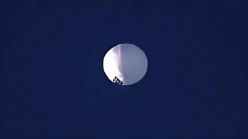 “流浪气球”高悬北美上空，2023年2月1日.jpg